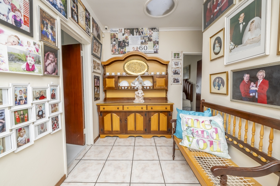 8 Bedroom Property for Sale in Brackenfell South Western Cape